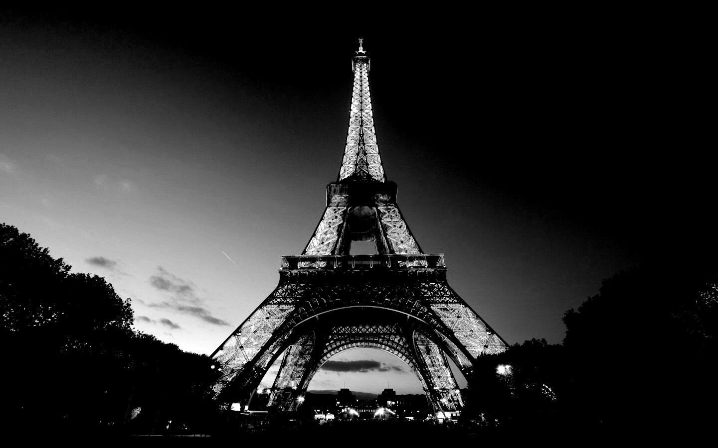 Светящаяся эйфелева башня обои