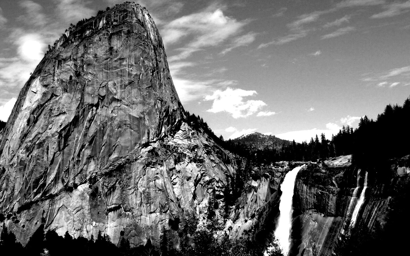 Скалы и водопад обои