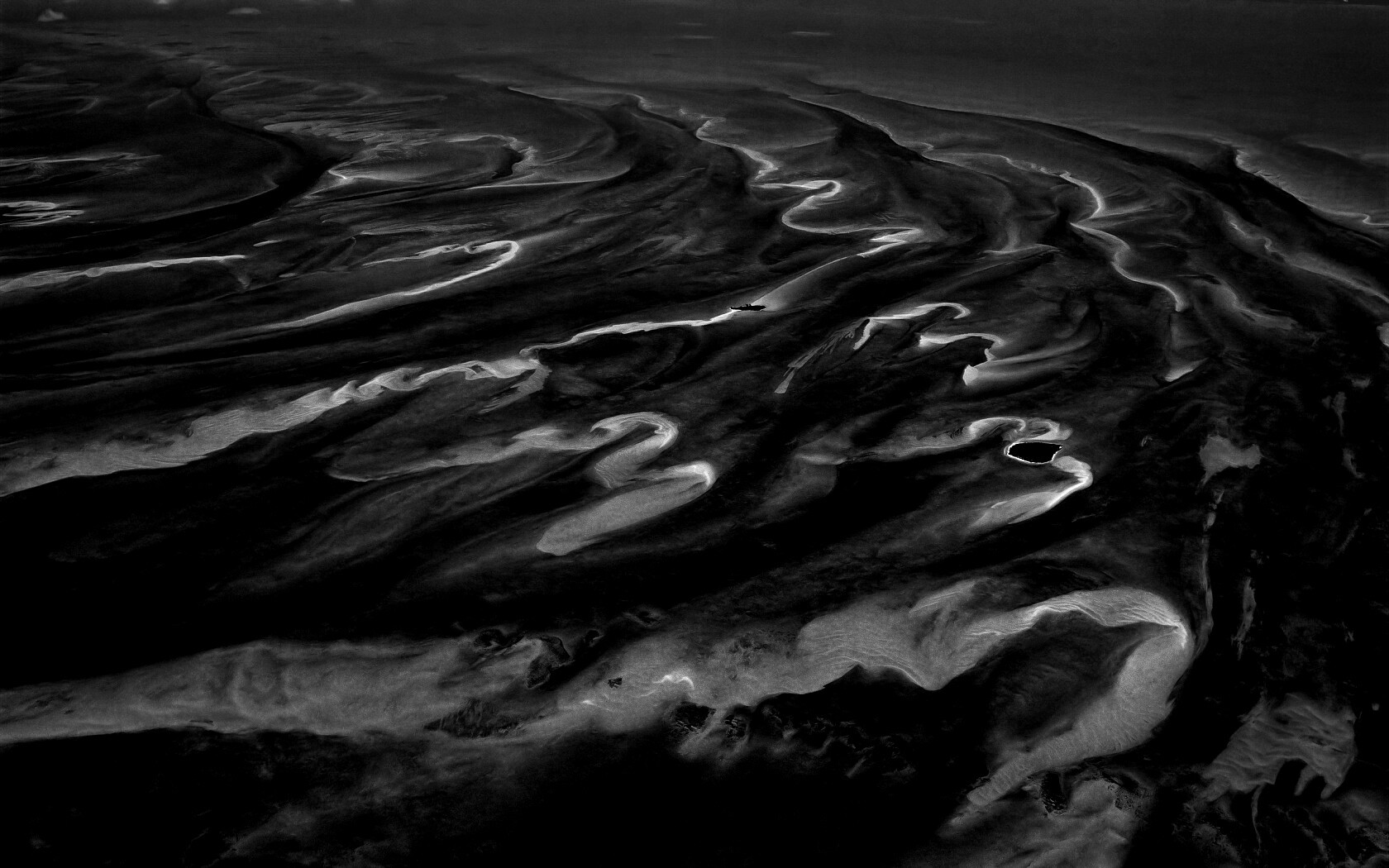 Остров среди лазурных рифов обои