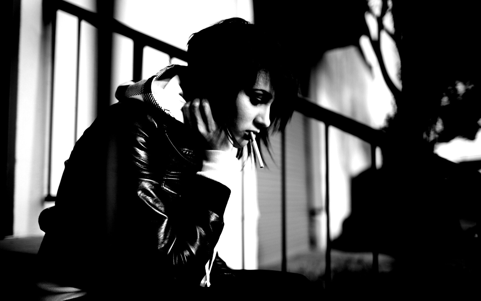 Девушка с сигаретой обои