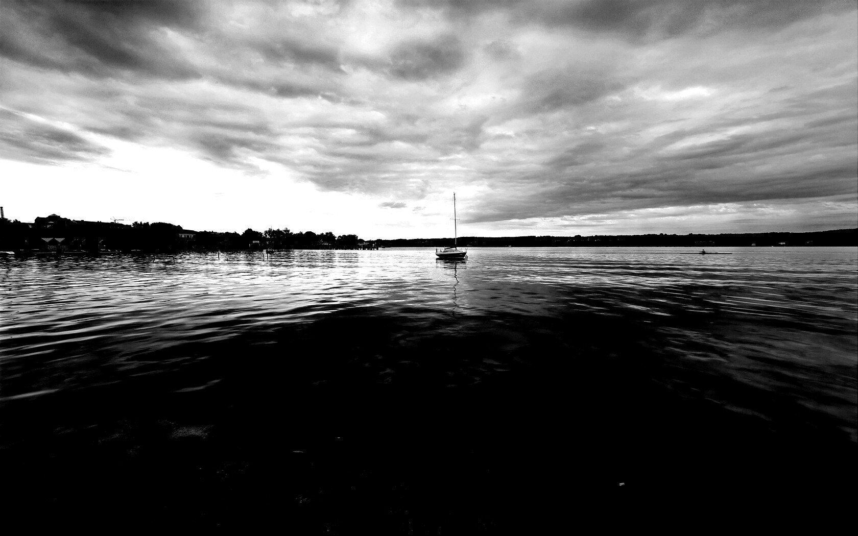 Яхта на озере обои