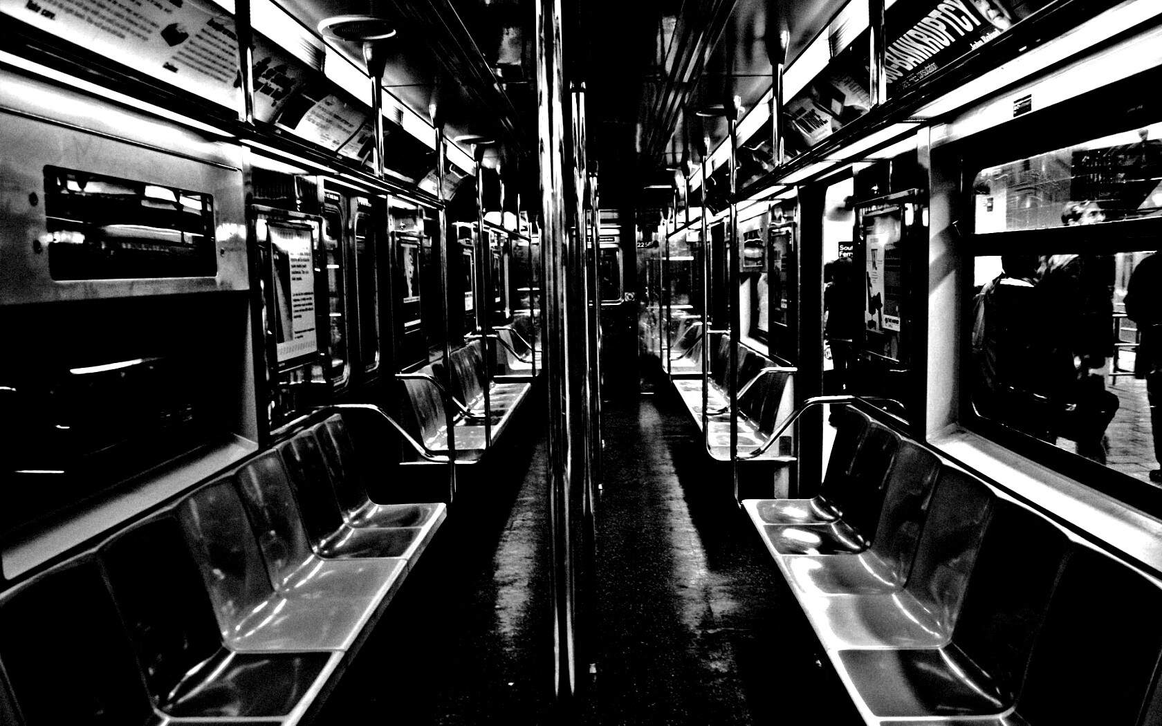 Пустой вагон метро обои