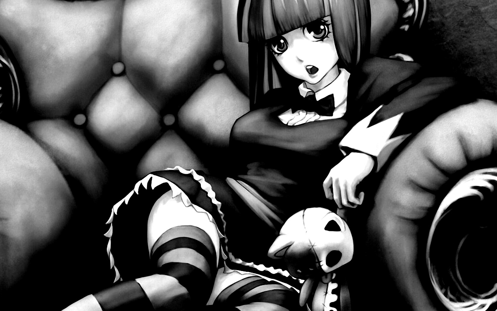 Девочка с куклой котенка обои