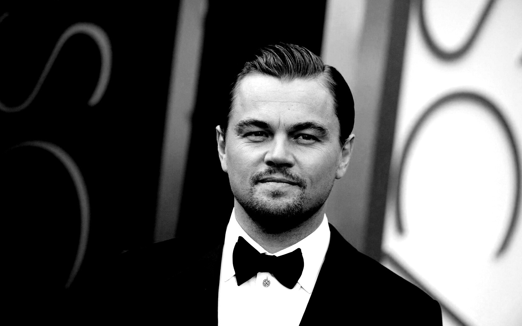 Леонардо Дикаприо в костюме обои