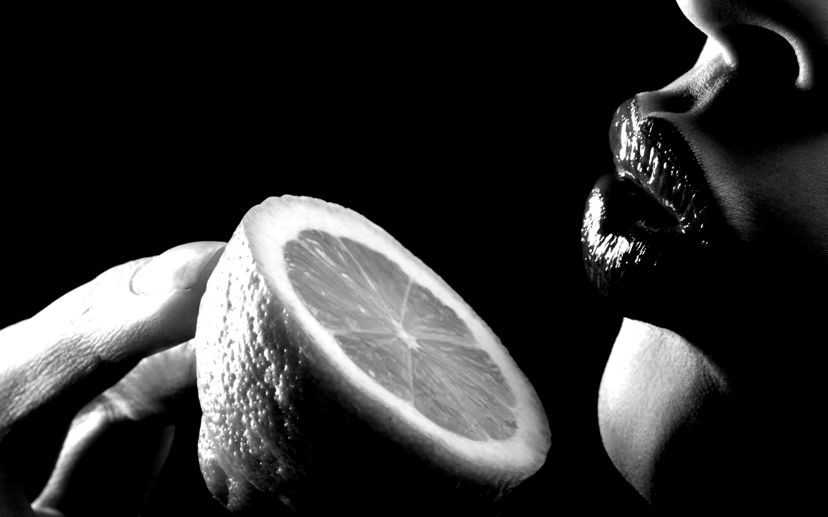 Лимон и губы обои