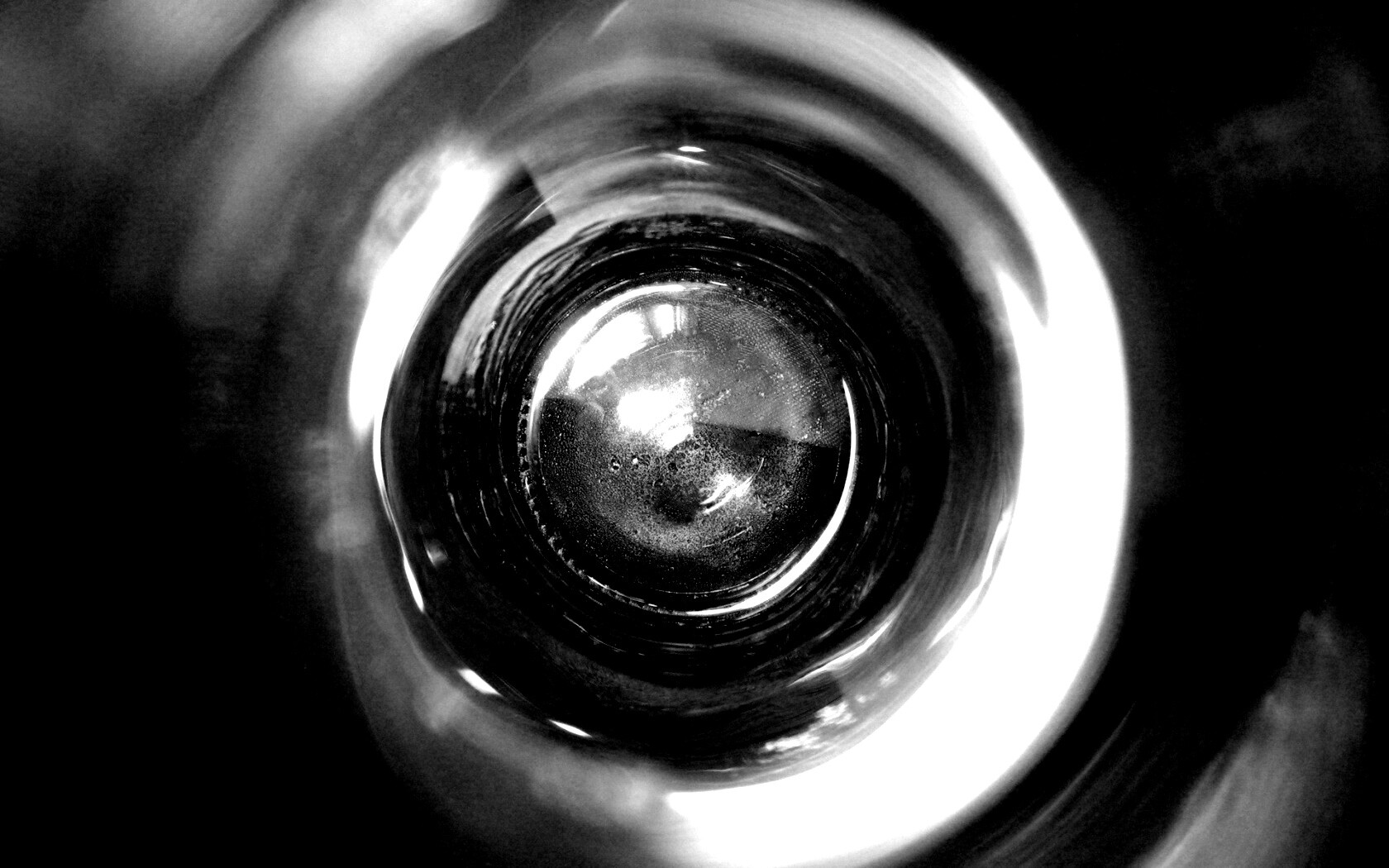 Дно стеклянной бутылки обои