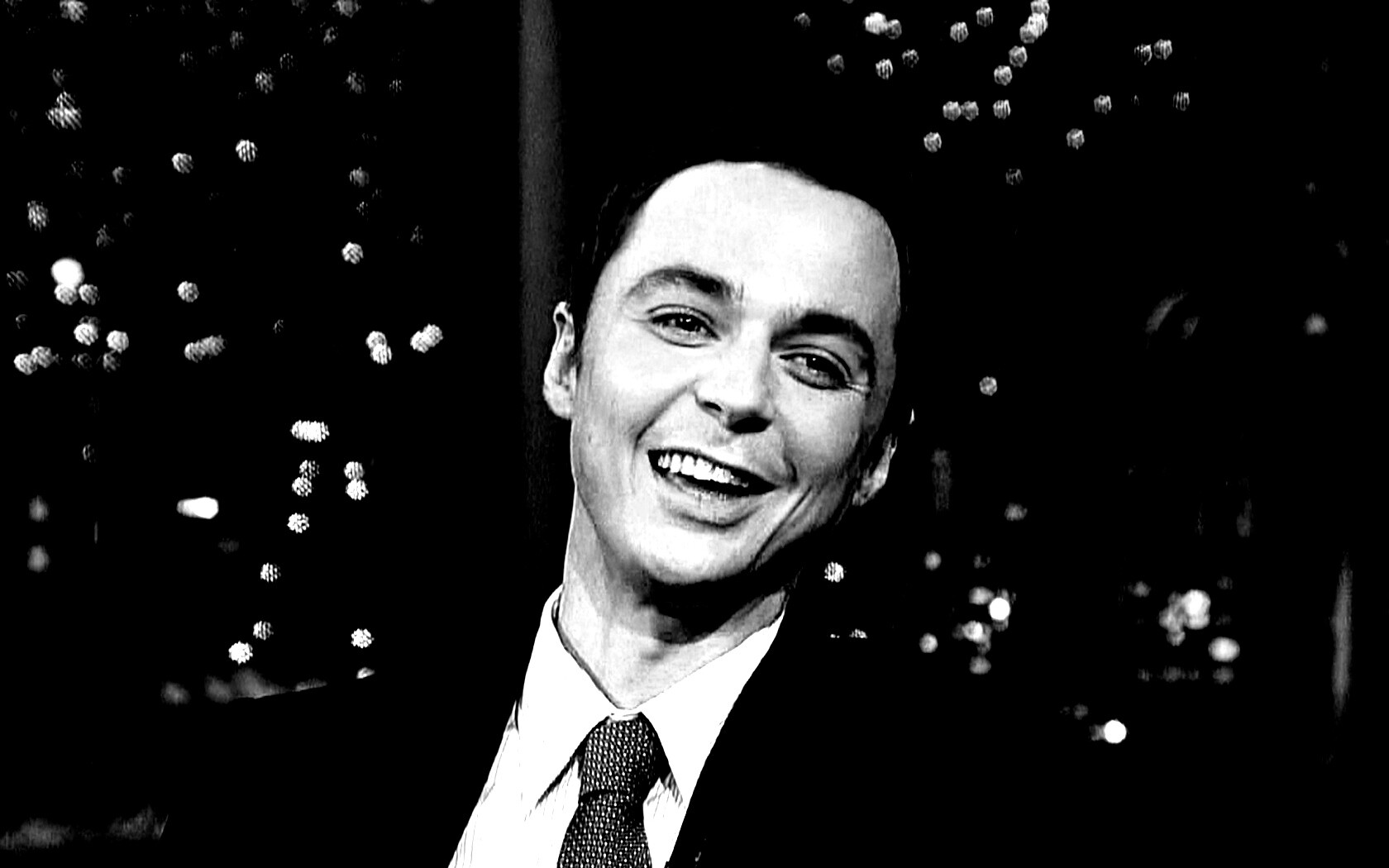 Джим Парсонс на вечернем шоу обои