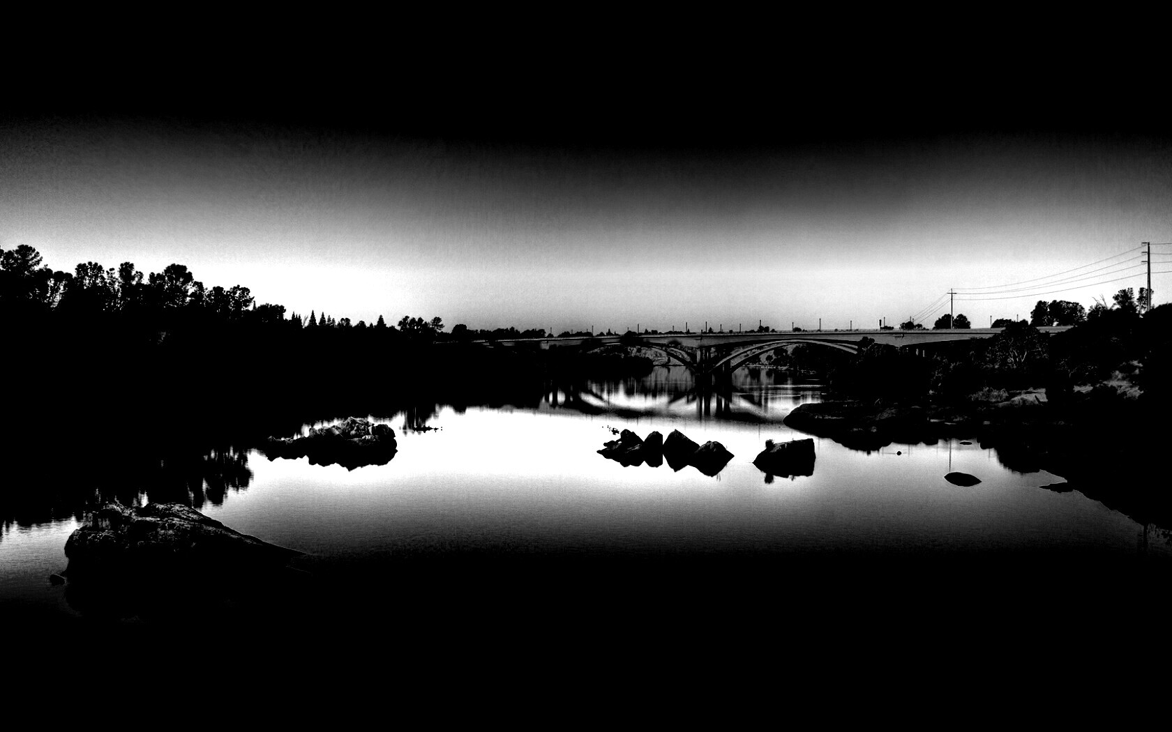 Мост через живописную реку обои