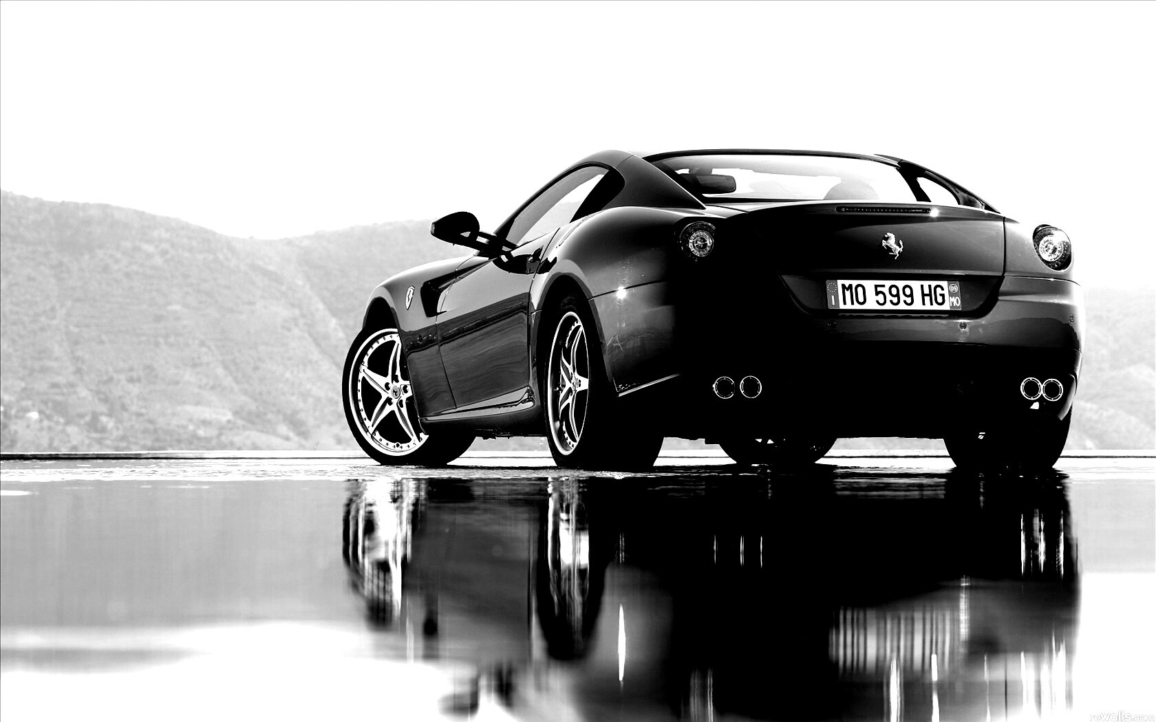 Ferrari в отражении обои