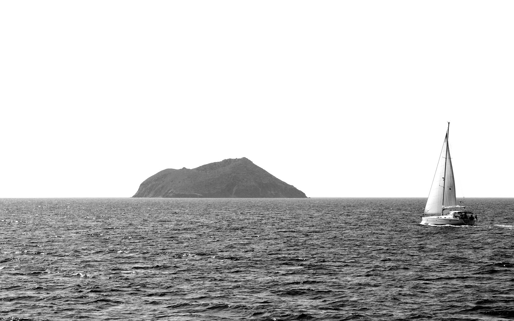 Яхта в море обои