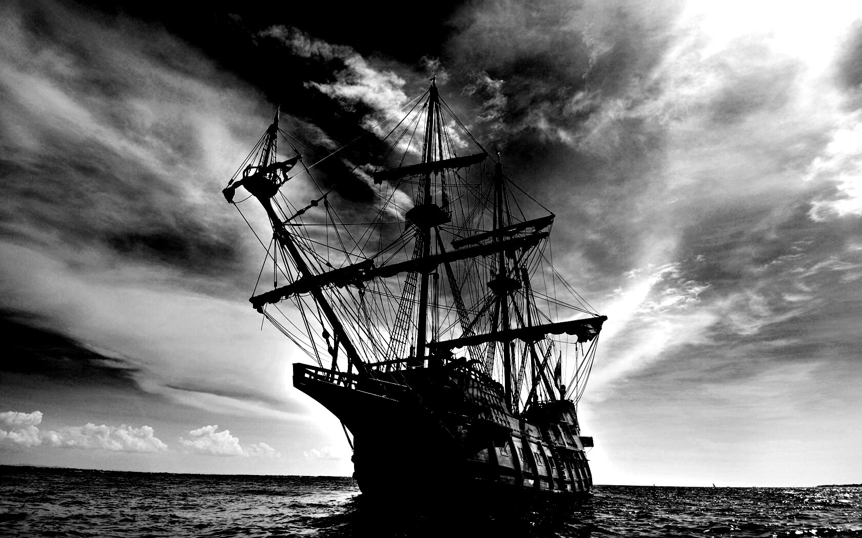 Галеон в море обои