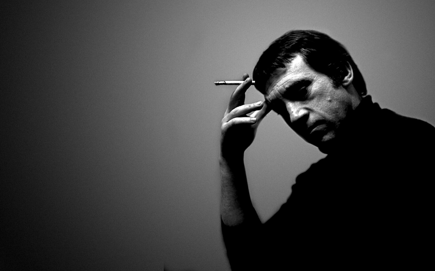 Владимир Высоцкий с сигаретой в руке обои