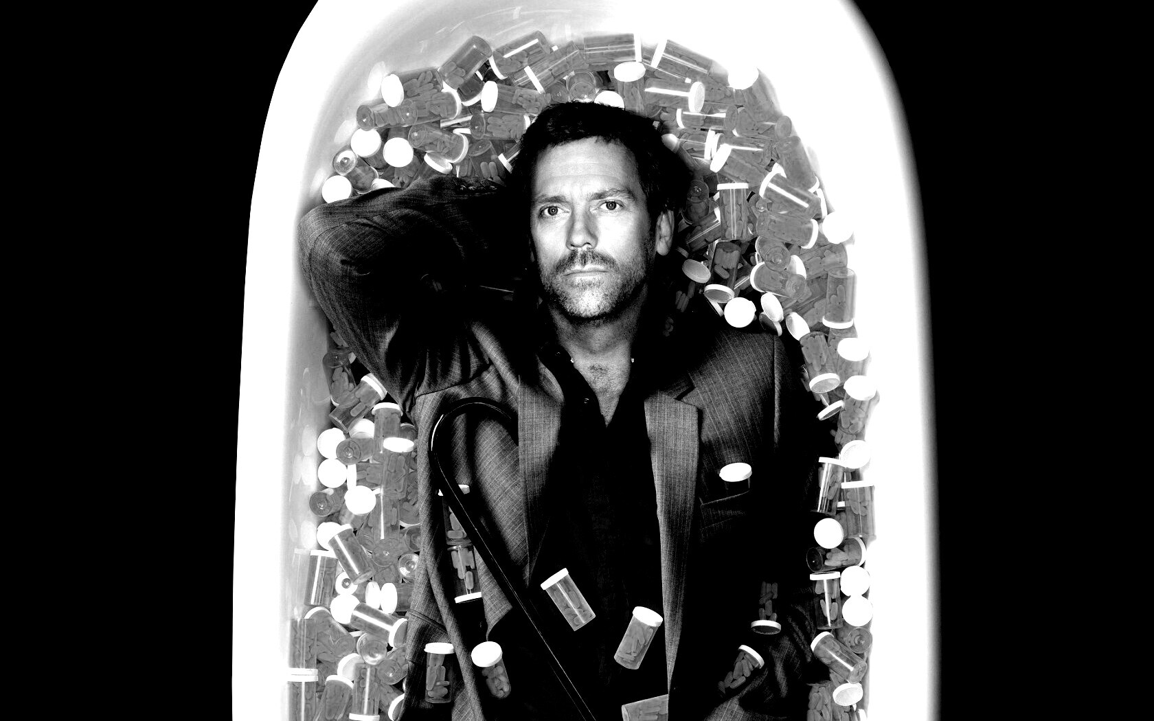 Хаус в ванне с викодином обои