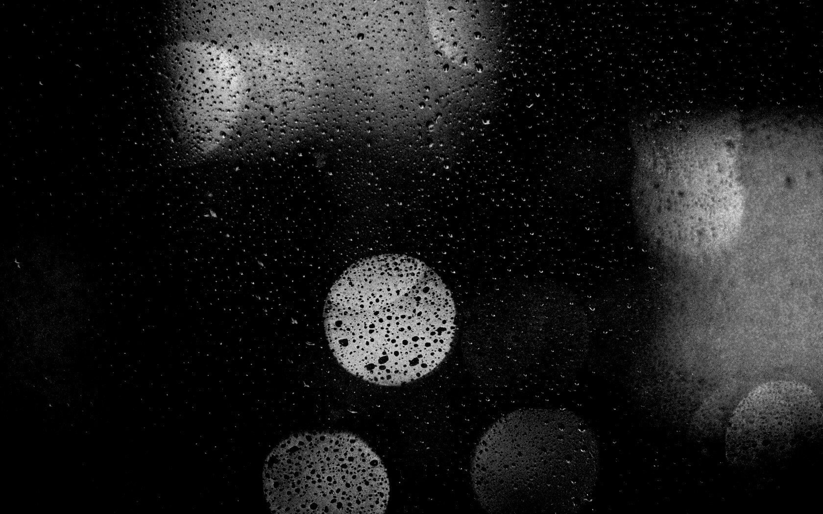 Блики за мокрым стеклом обои