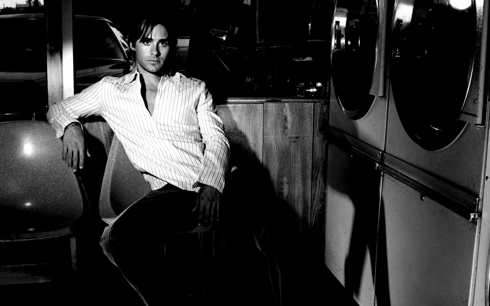 Джаред  Лето на стуле обои