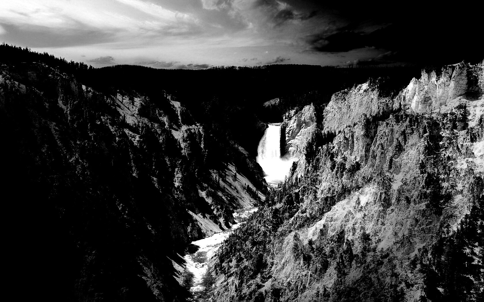 Водопад в скалистой местности обои