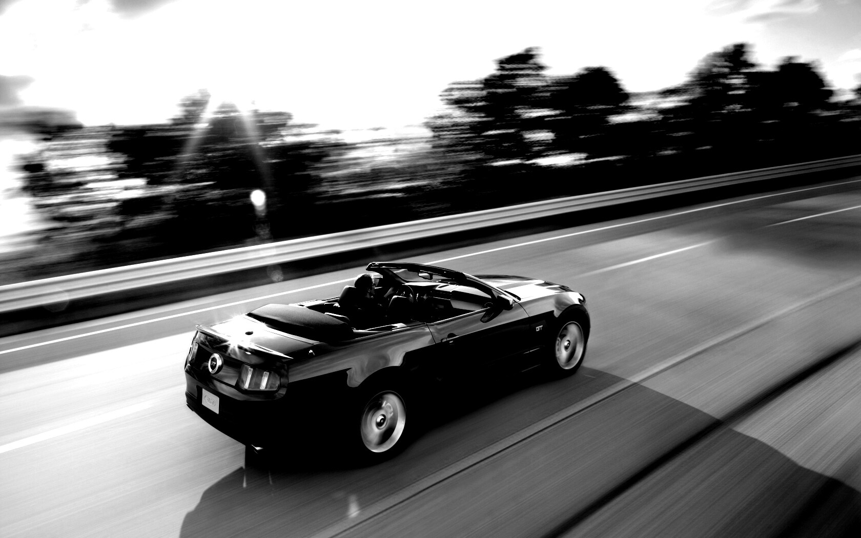 Машина на трассе обои