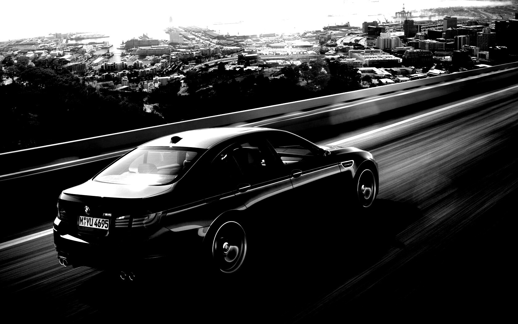 BMW F10 M5 на скоростной автостраде обои