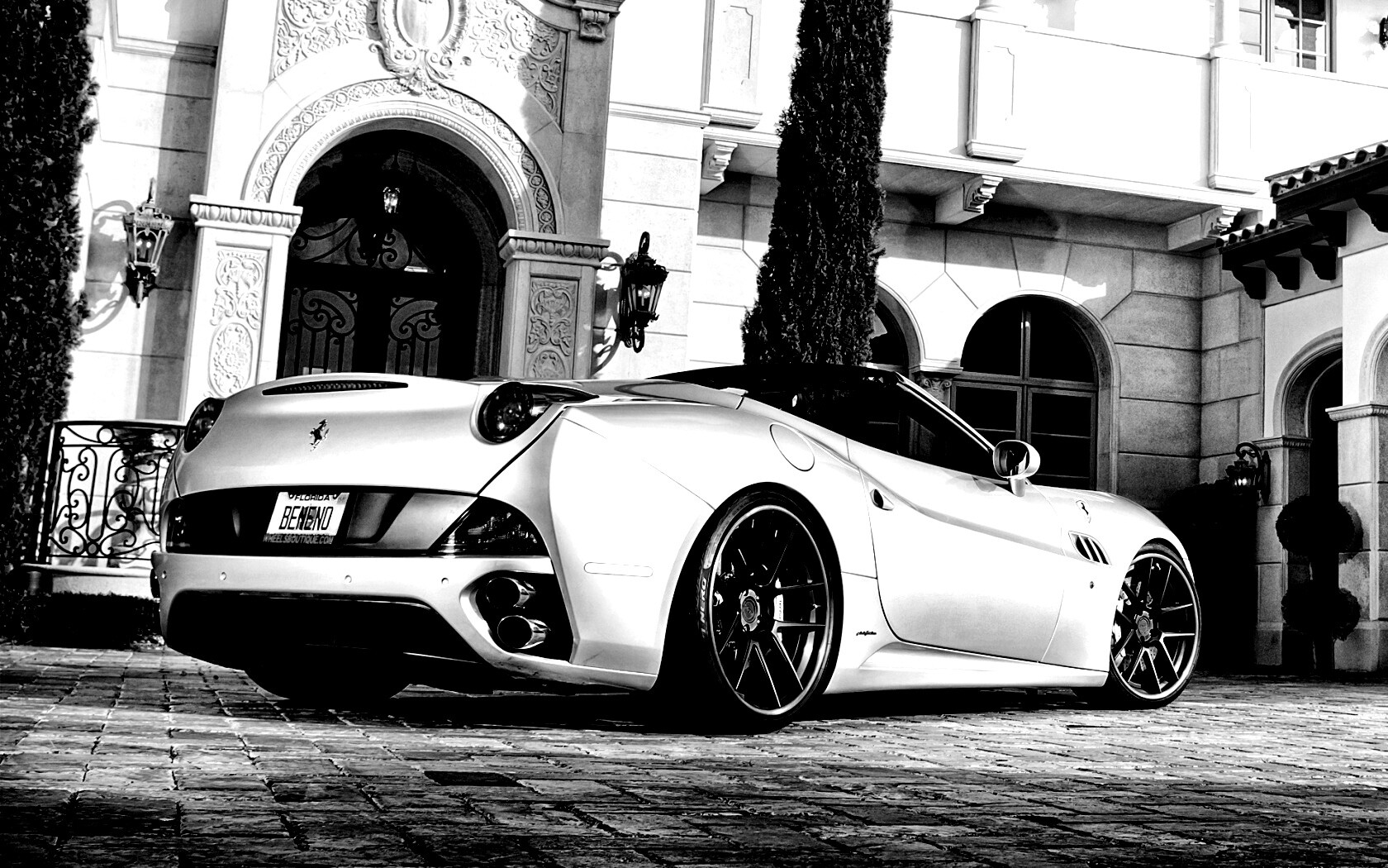 Ferarri у особняка обои