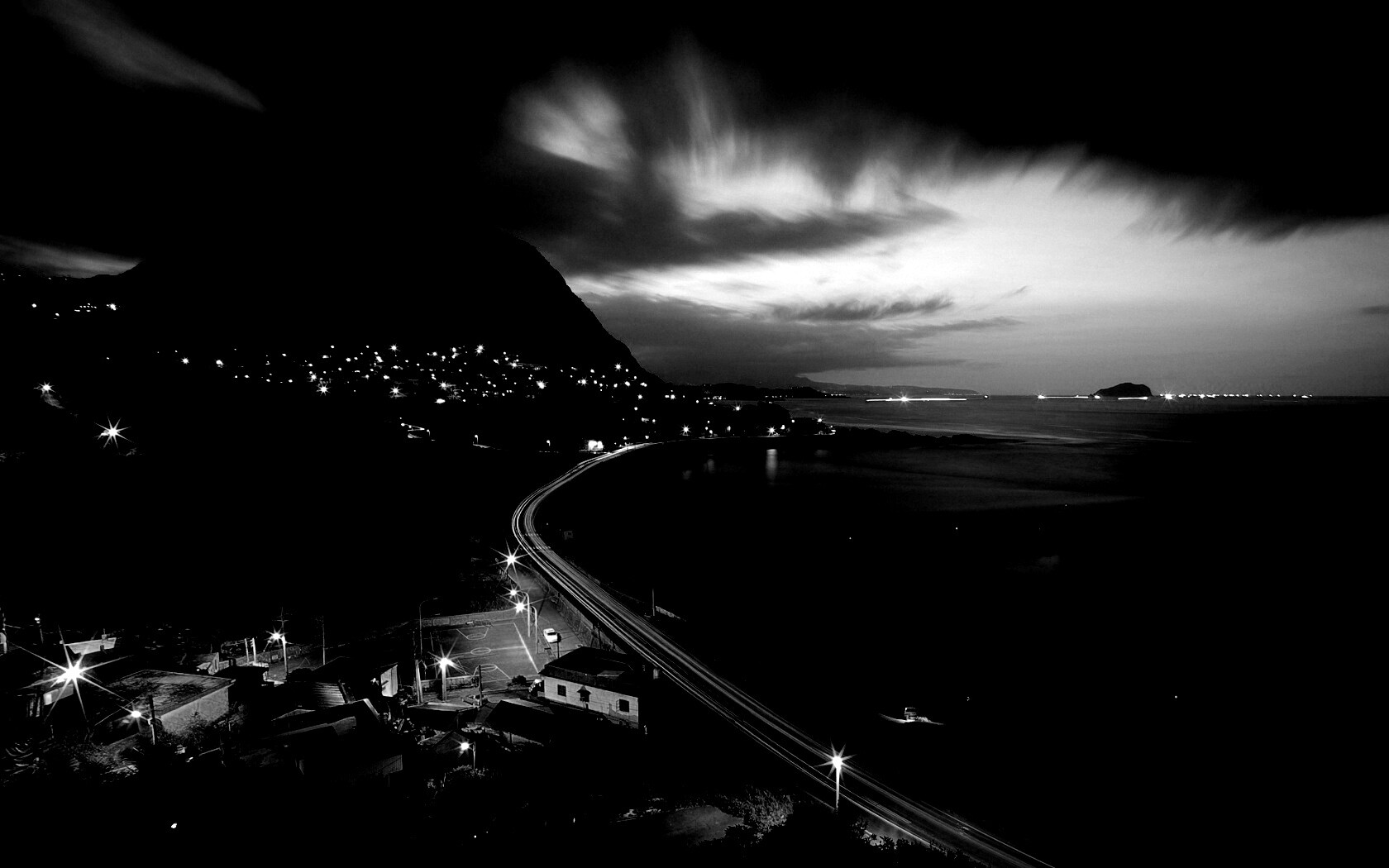 Городок у моря обои