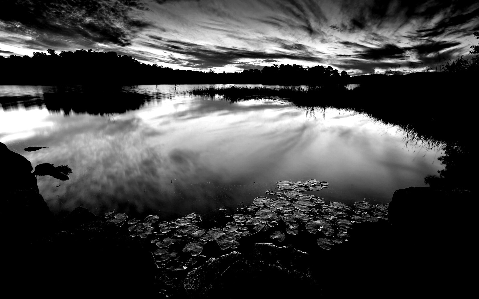 Озеро поздним вечером обои