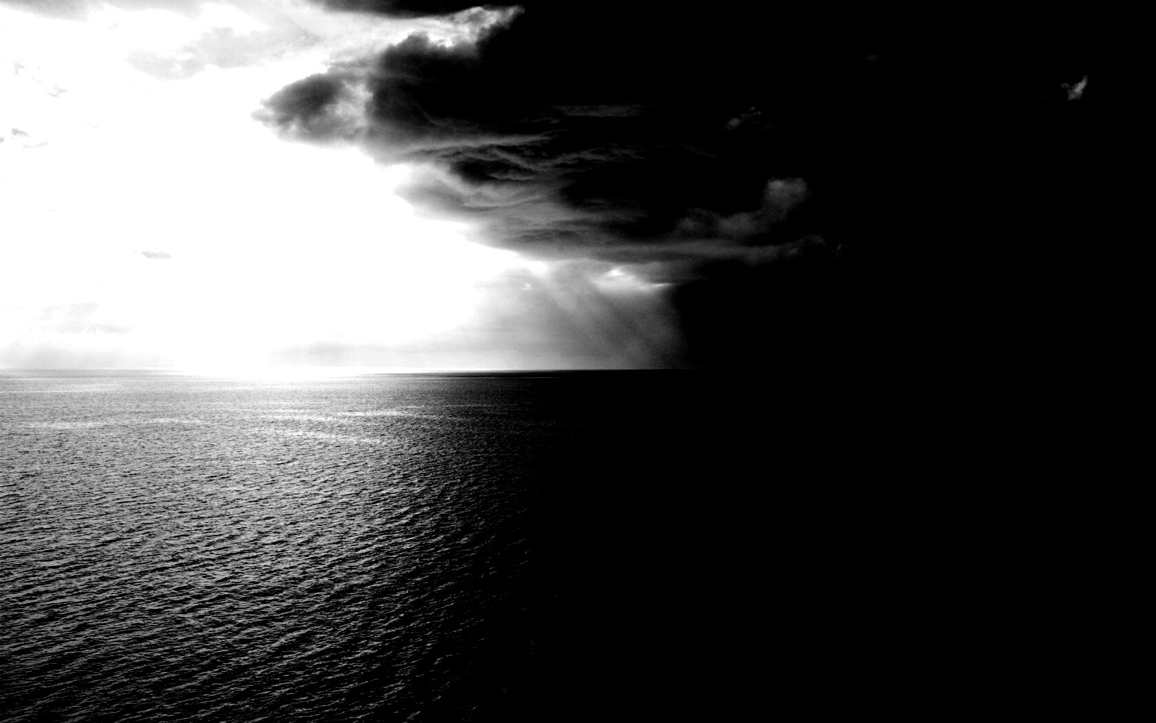 Синее море и грозные тучи обои