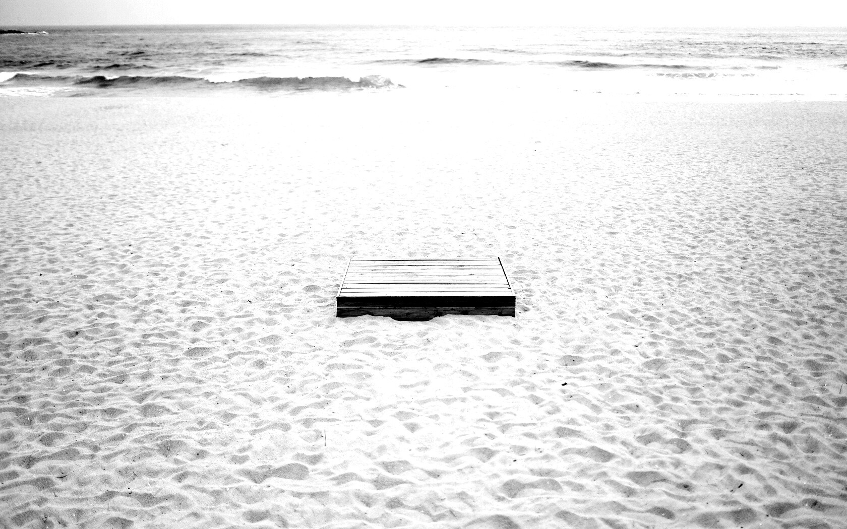 Ящик на пляже обои