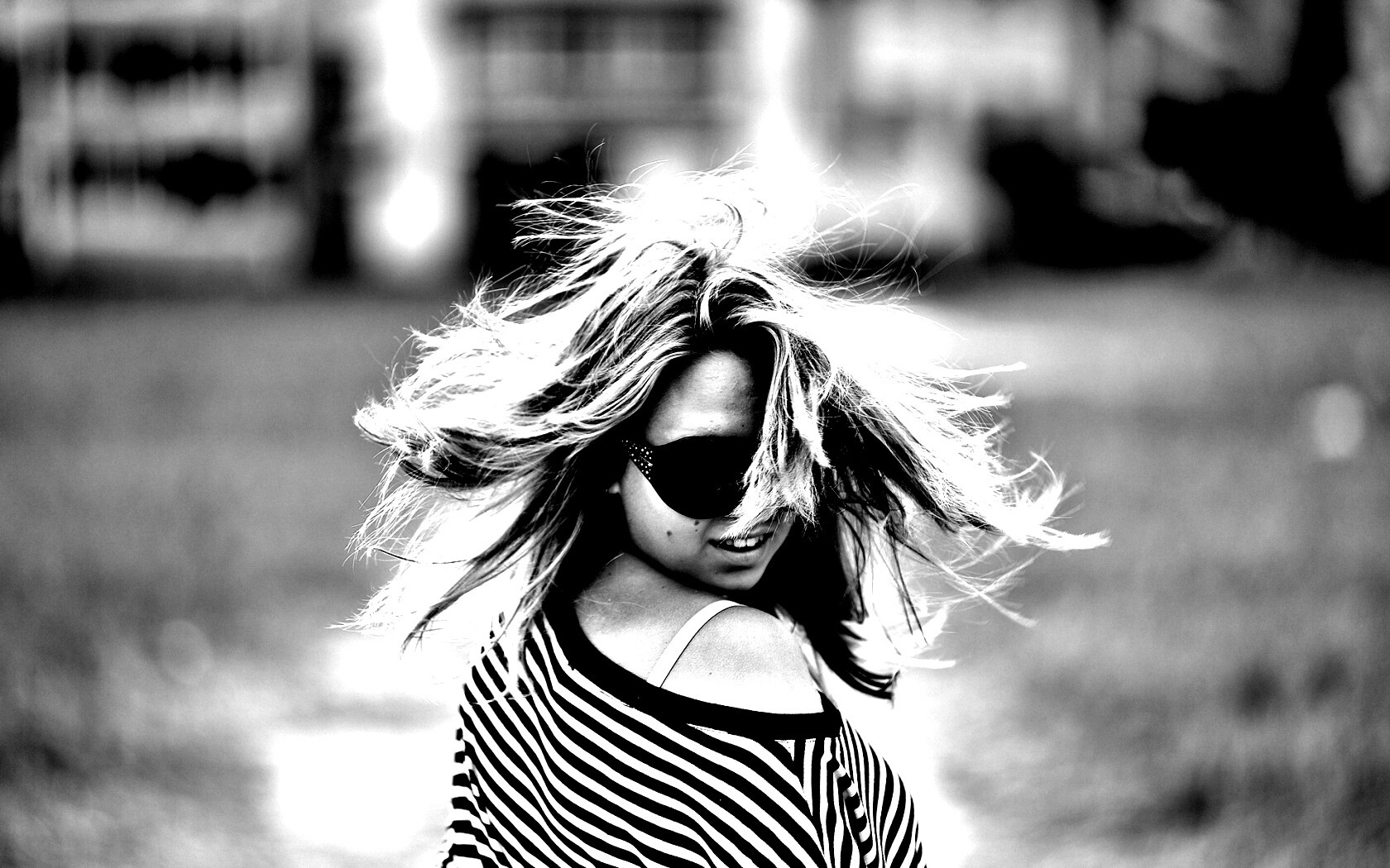 Девушка в тельняшке обои