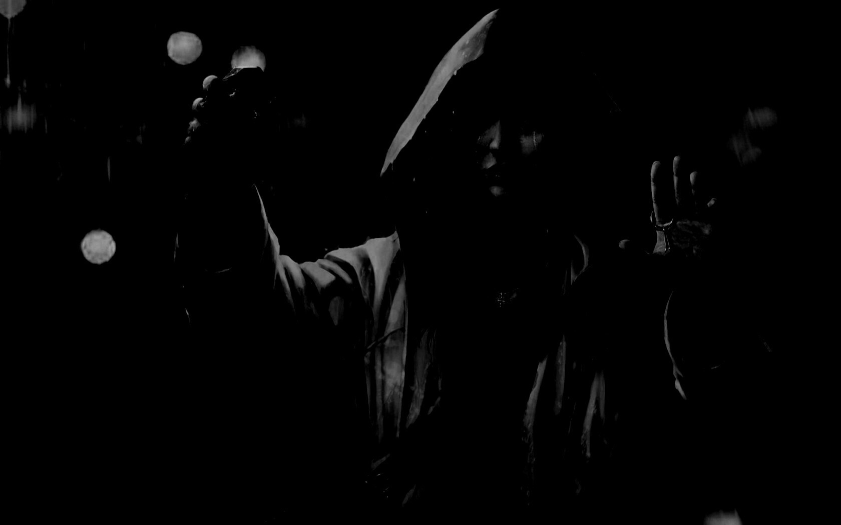 Девушка с гранатой обои