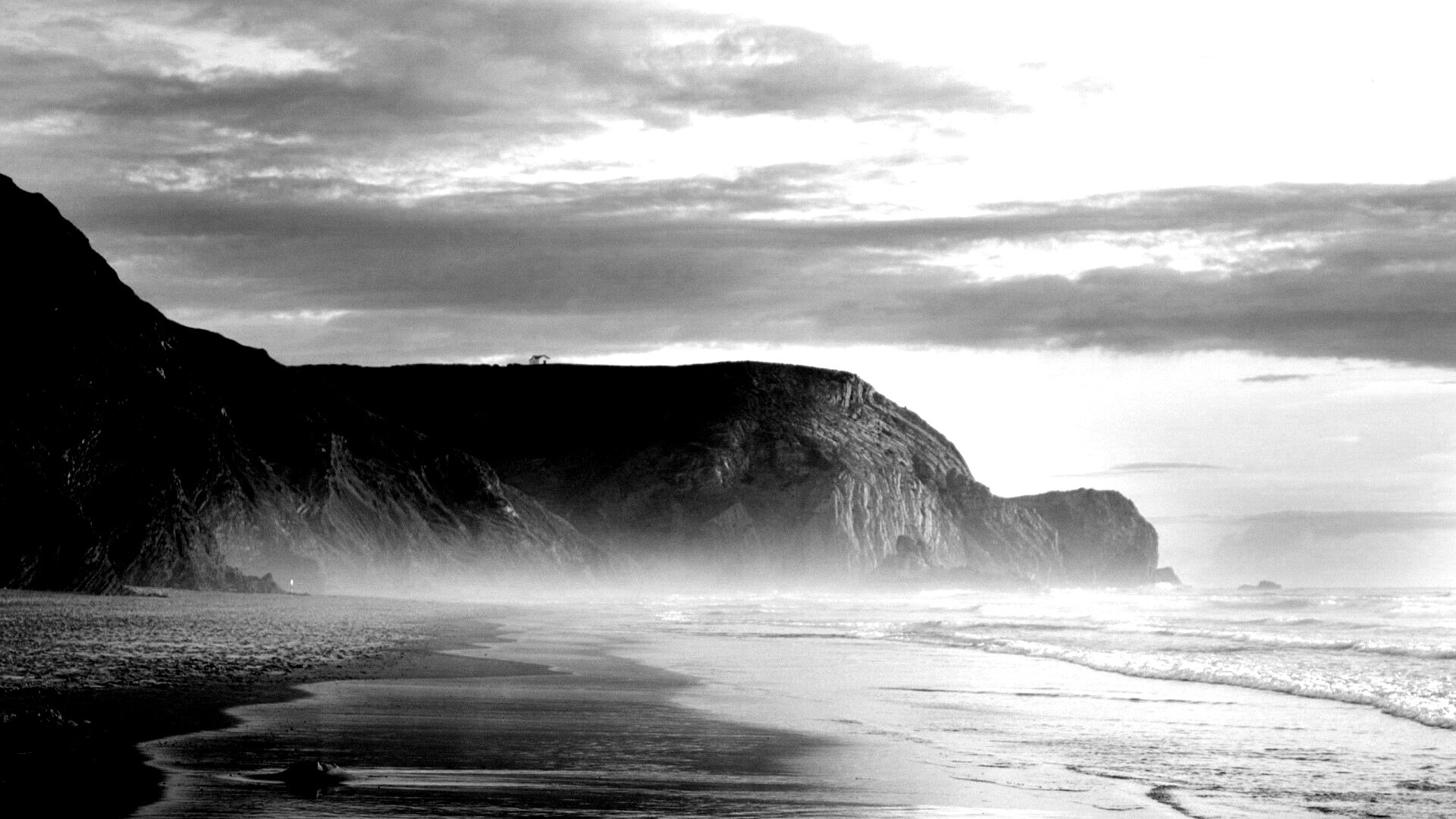 Горы уходящие в море обои