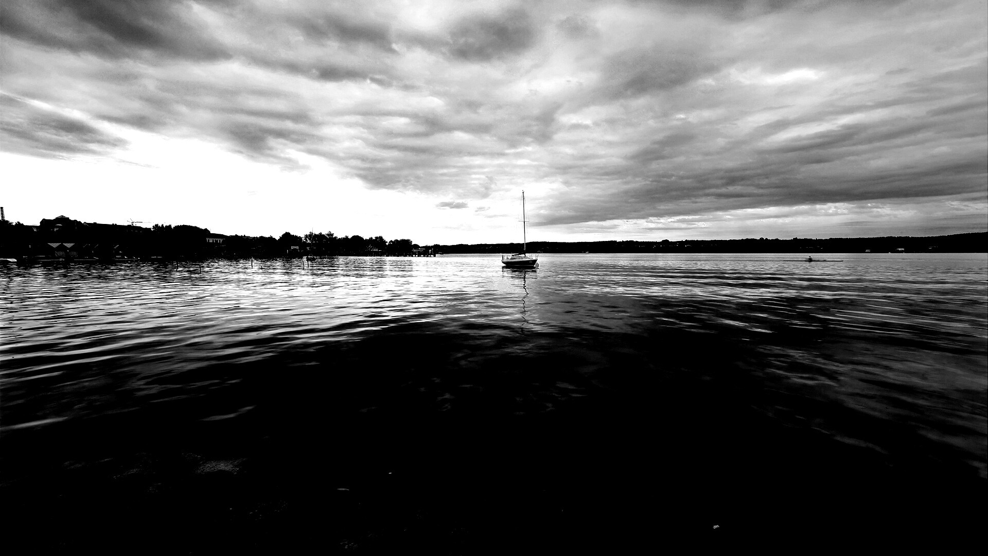 Яхта на озере обои