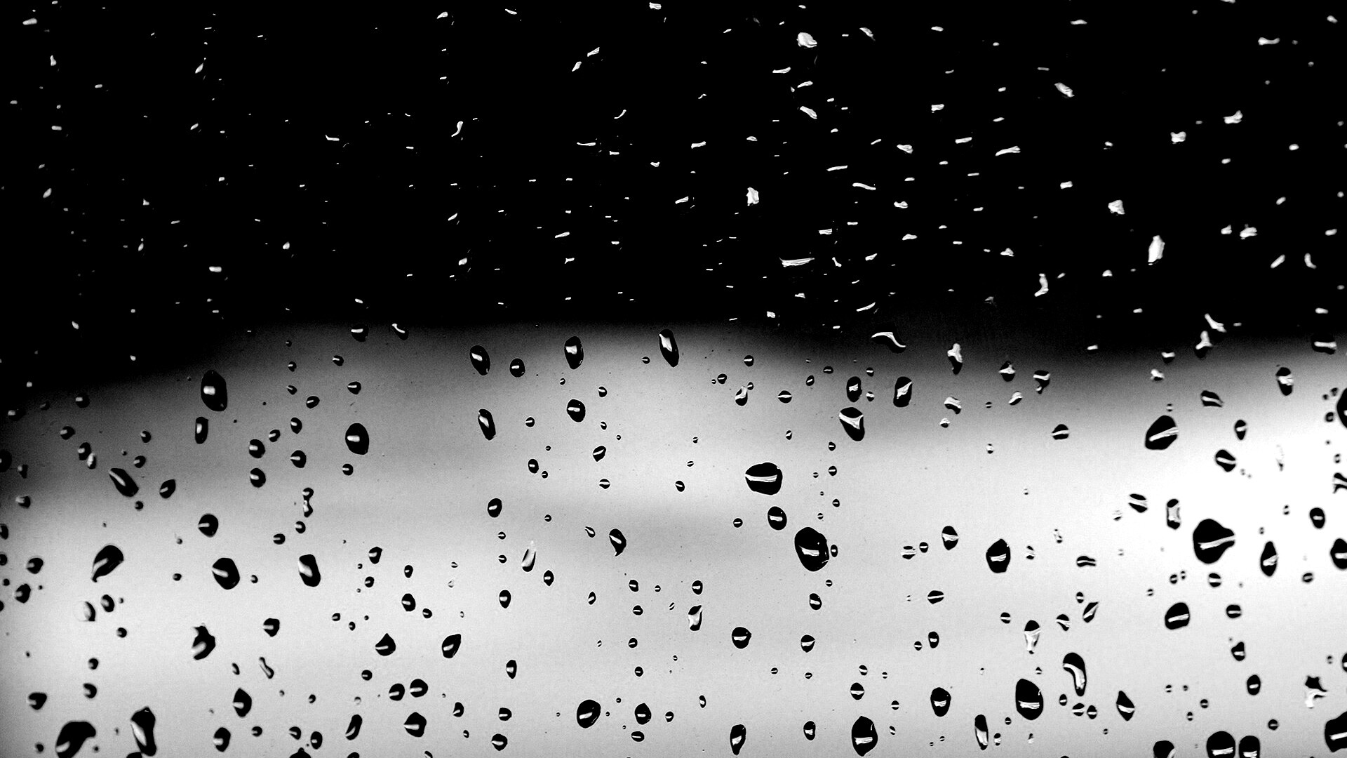 Капли на стекле обои