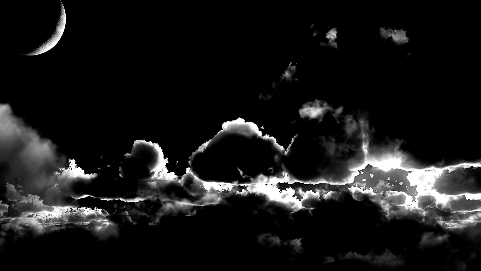 Облака и луна в ночном небе обои