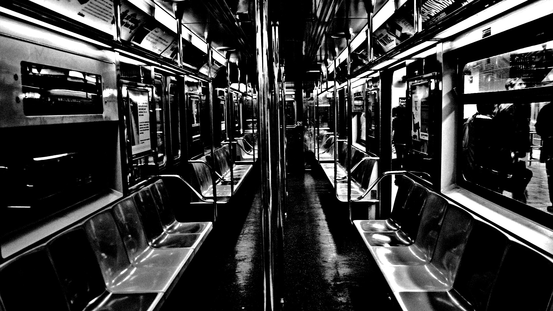 Пустой вагон метро обои