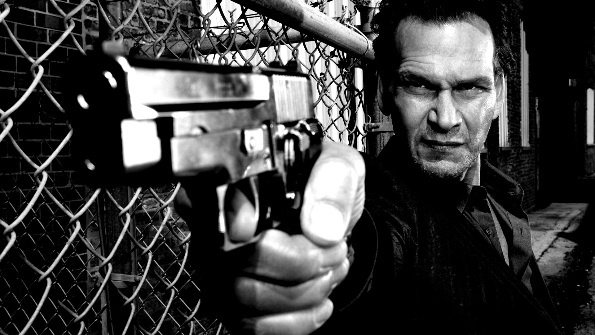 Патрик Суэйзи с пушкой обои