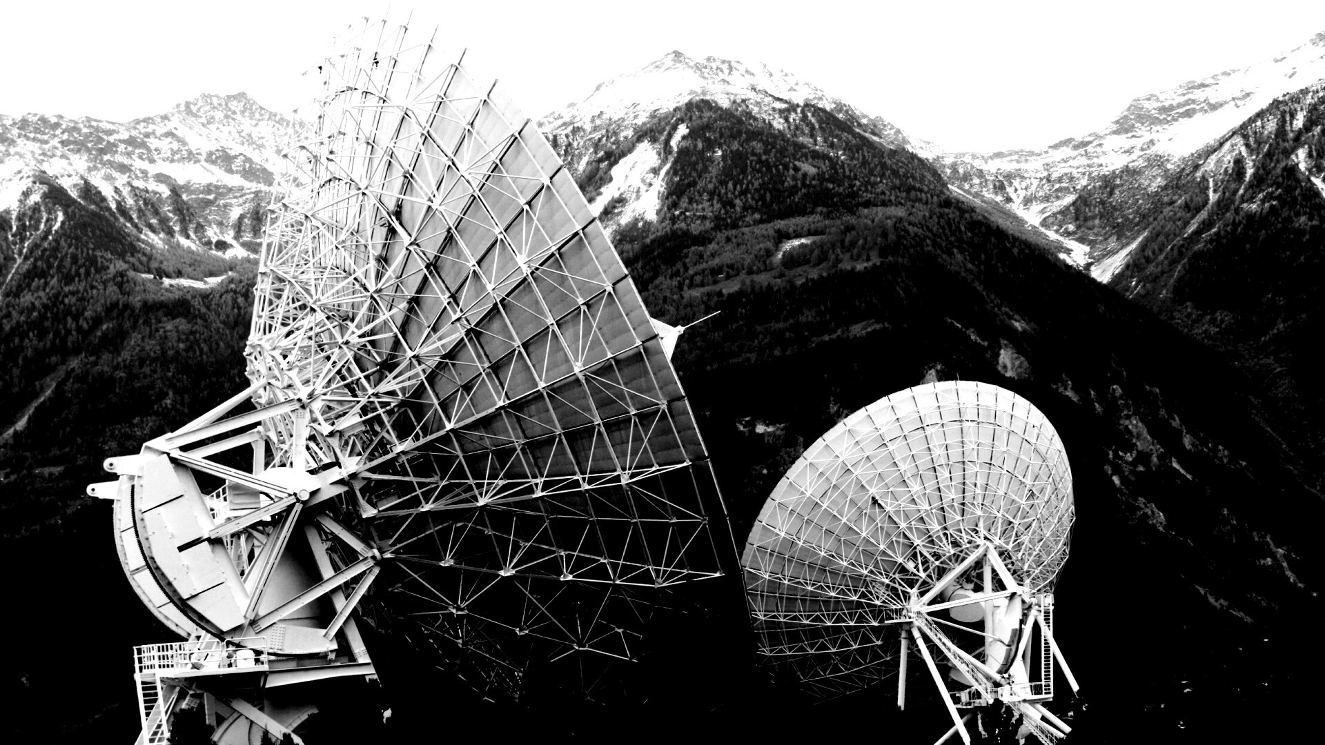 Локаторы в горах обои