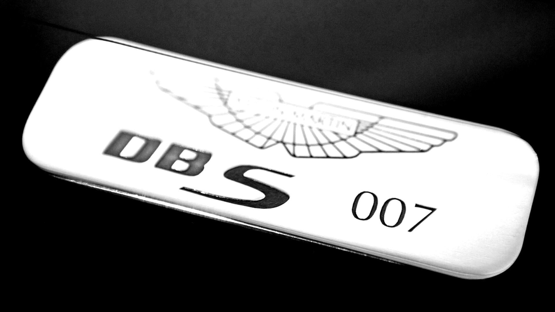 Астон Мартин Джеймса Бонда, табличка обои
