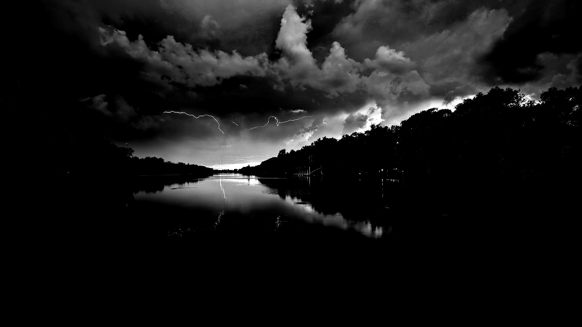 Молнии на фоне заката, стандартные обои mac обои