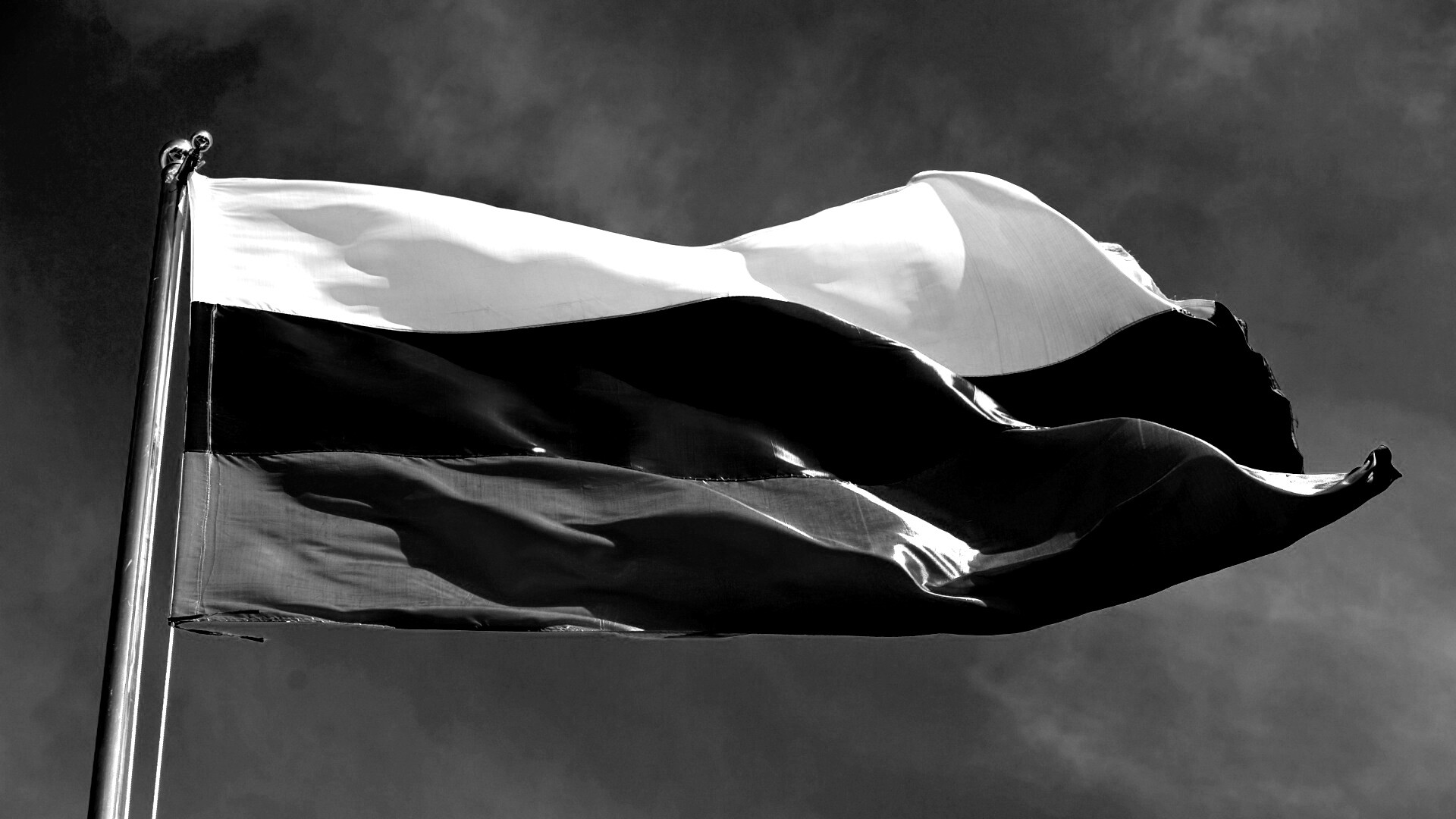 Флаг России на флагштоке обои