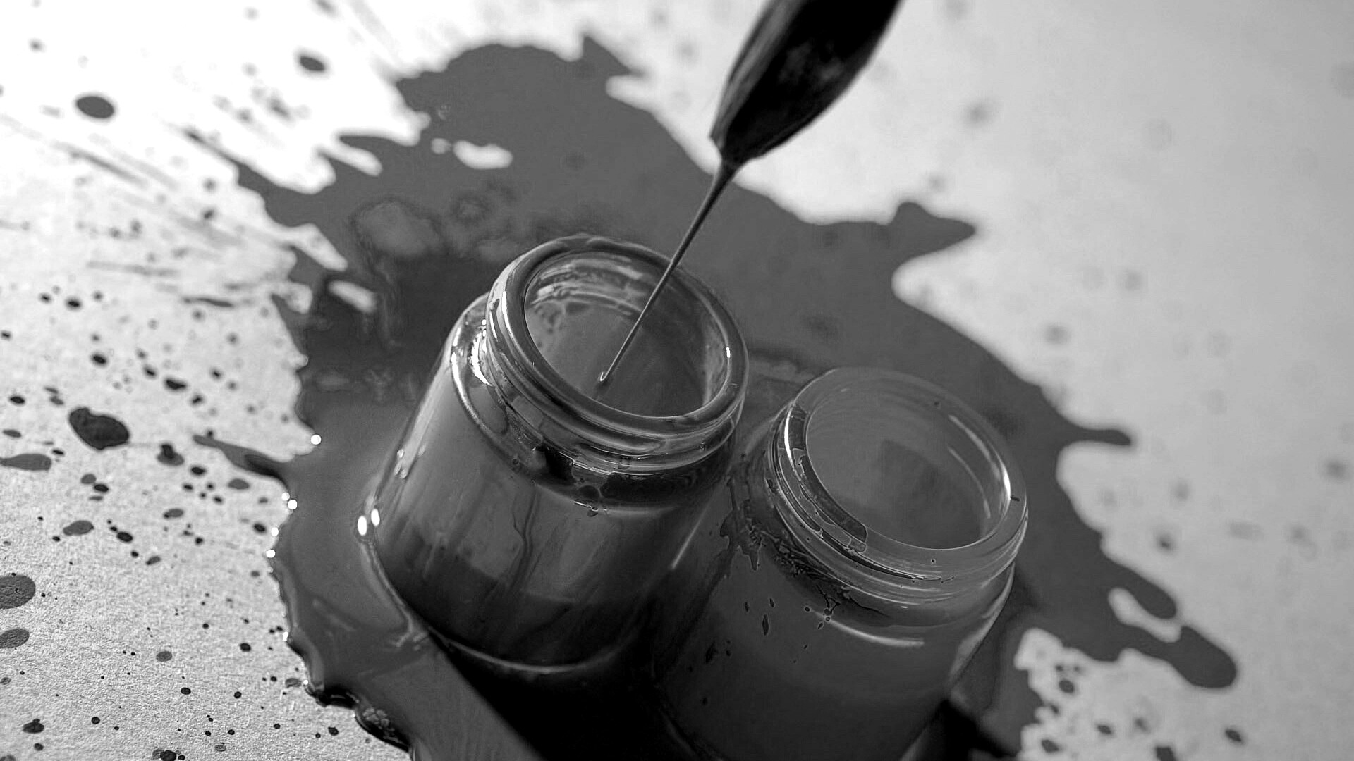 Баночки с краской обои