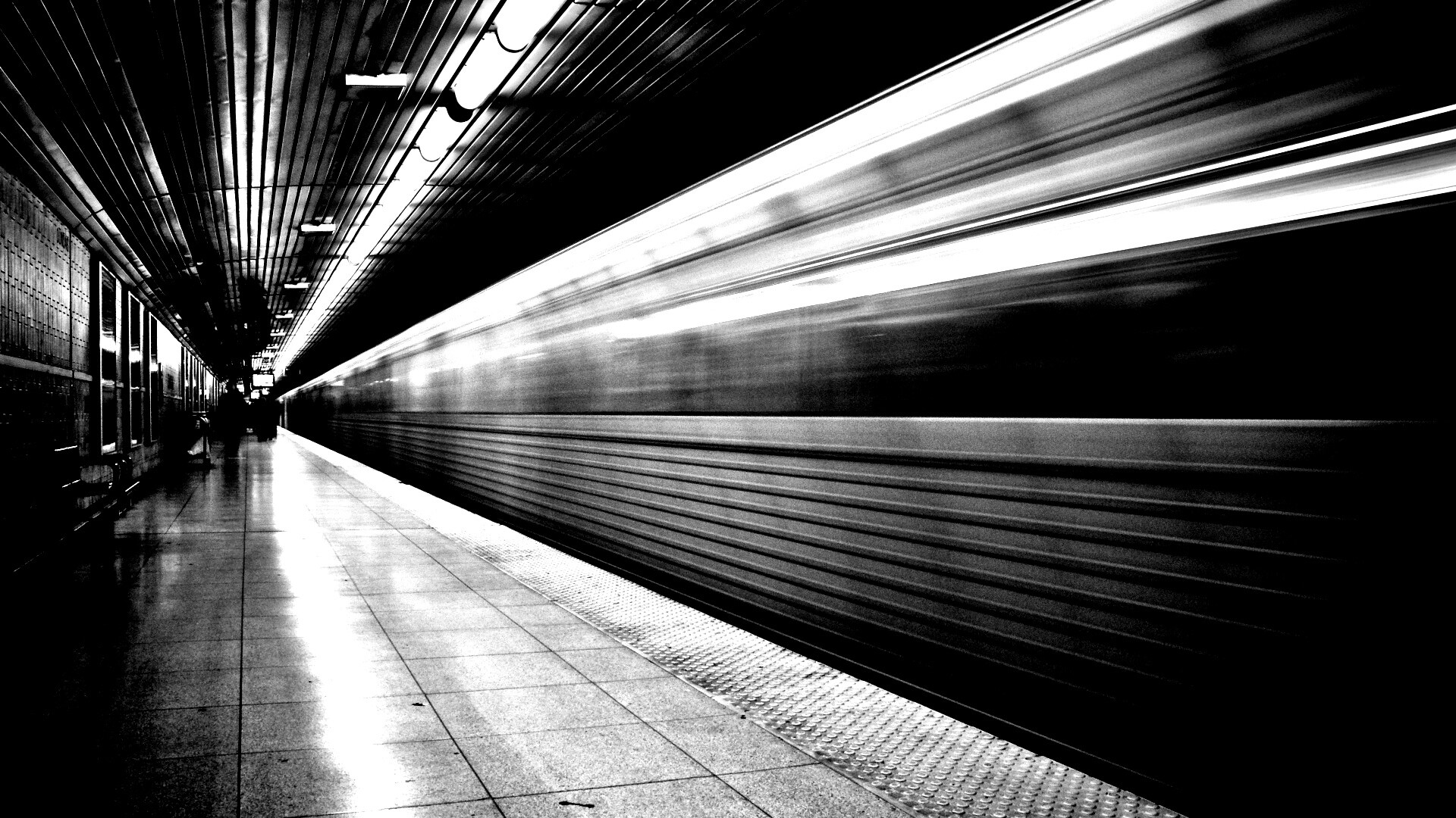 Отъезжающий поезд обои