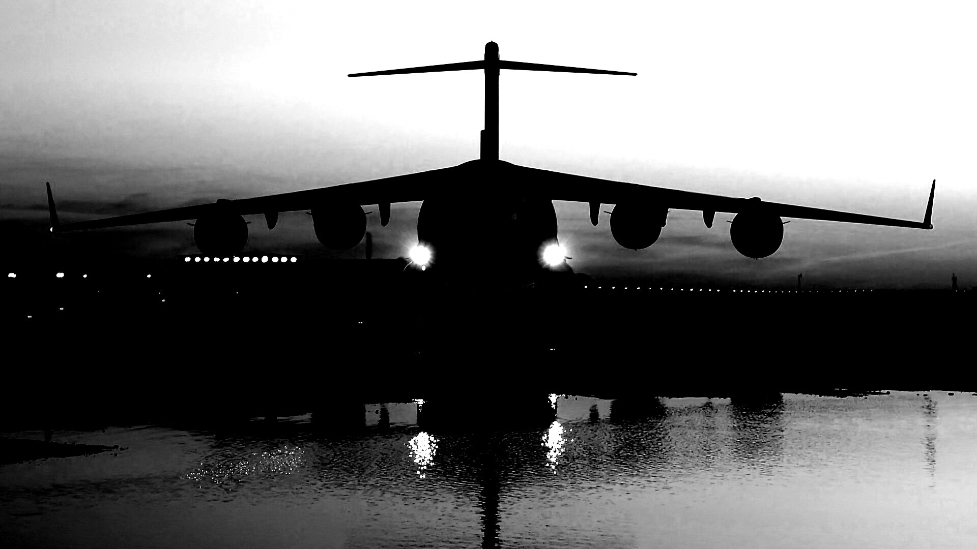 Самолет на взлетной полосе обои