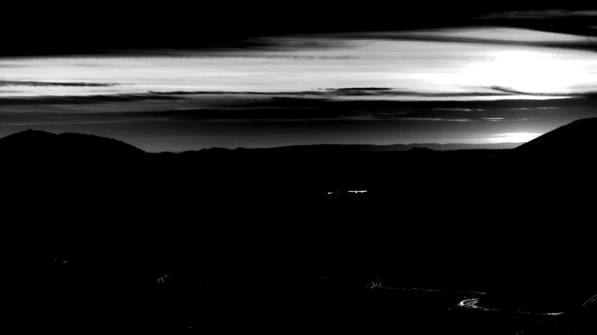 Закат на склонах гор обои