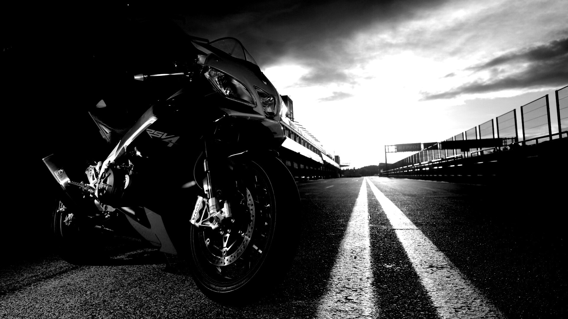 Априлия РСВ4 обои