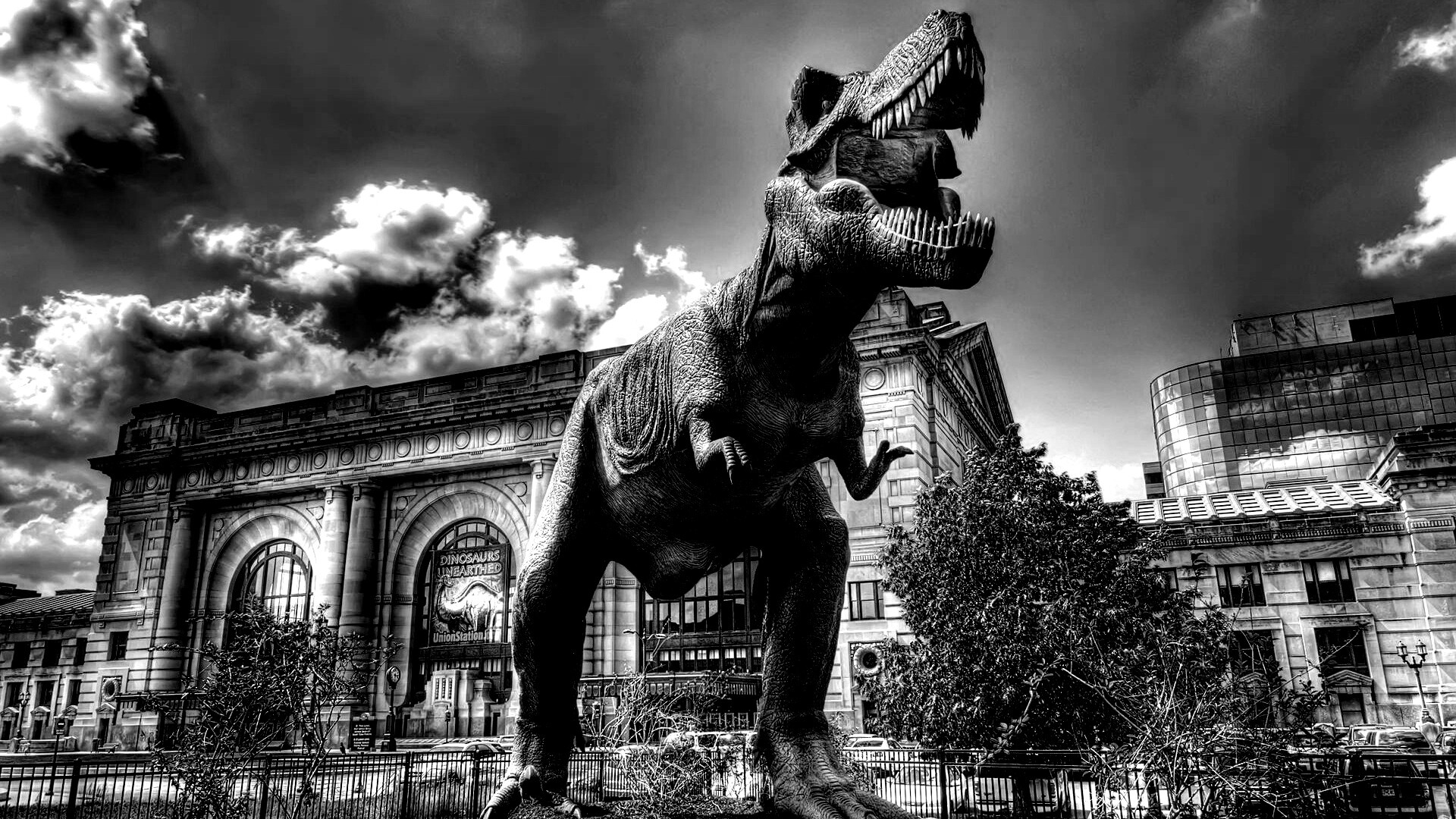 Скульптура динозавра рядом с музеем рептилий обои