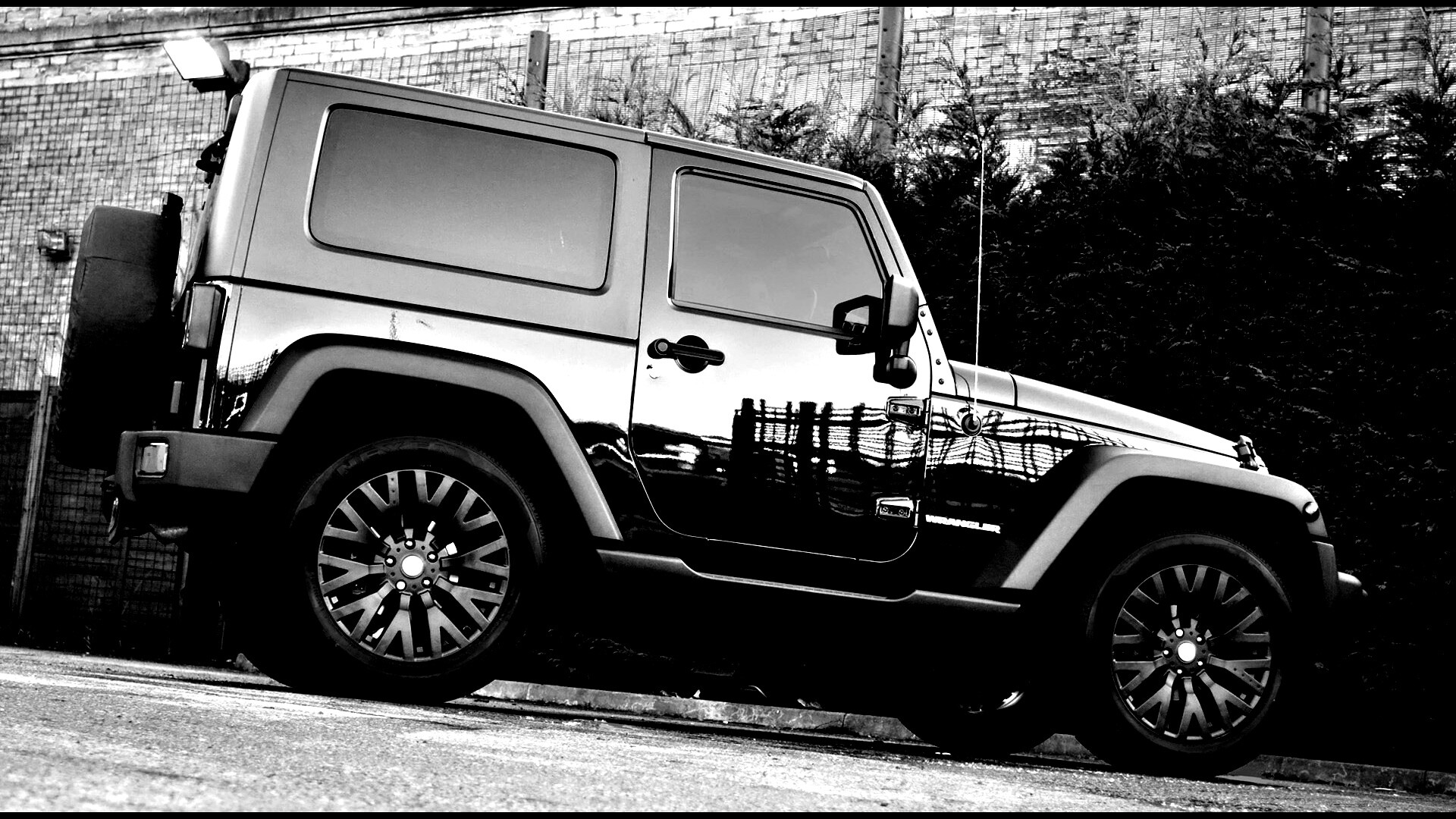 Черный внедорожник обои
