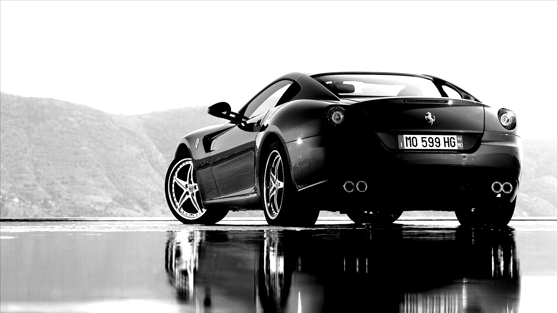 Ferrari в отражении обои