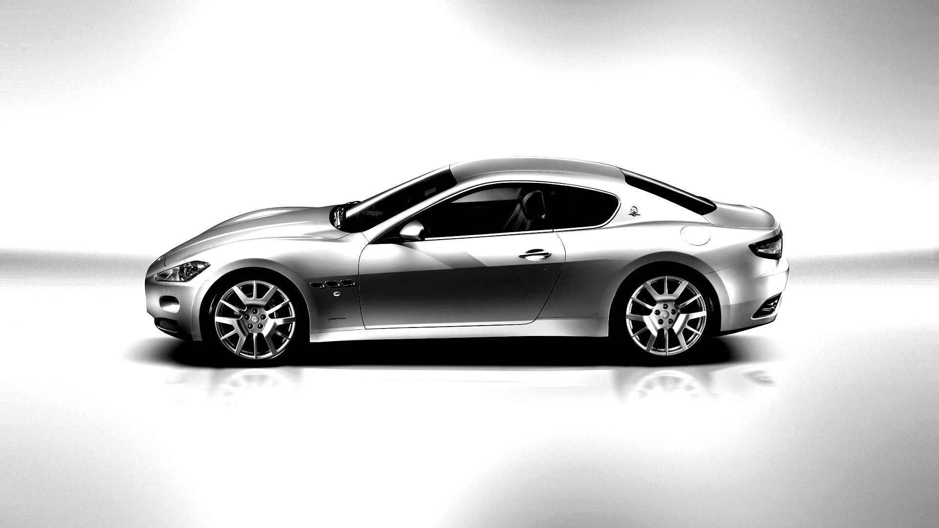 Мазерати сбоку обои