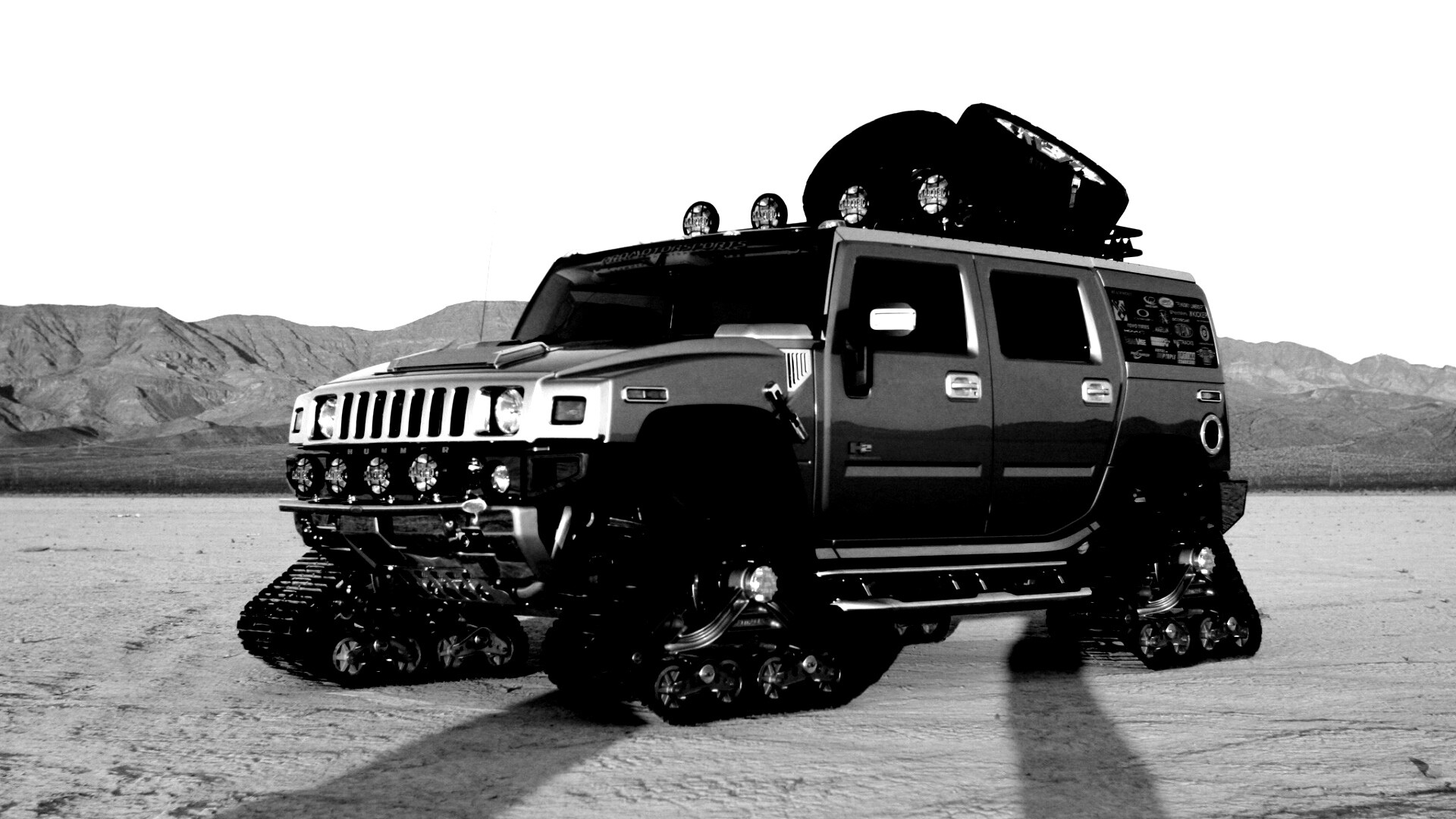 Hammer на гусеницах обои