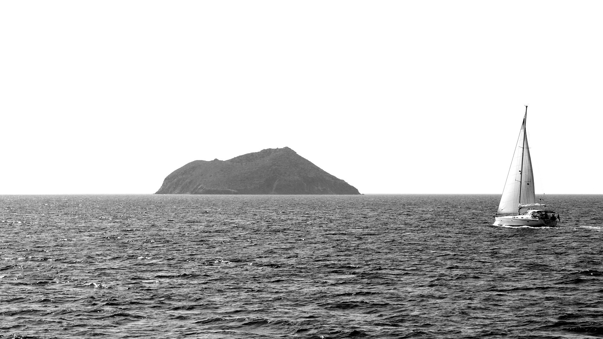 Яхта в море обои